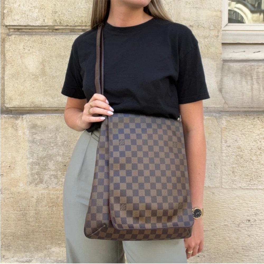 Authentic Louis Vuitton Musette in Damier Ebene shoulder bag brown N51302
